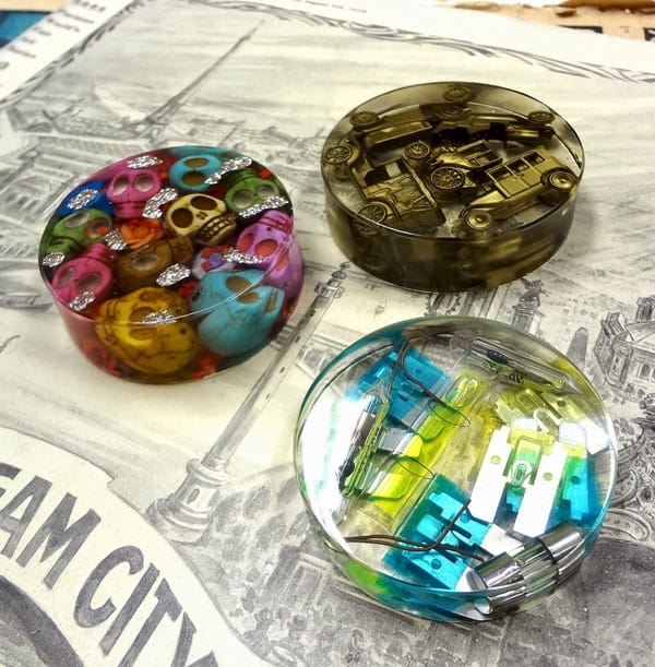 Custom Casting Epoxy Resin Object Embedded Paperweight